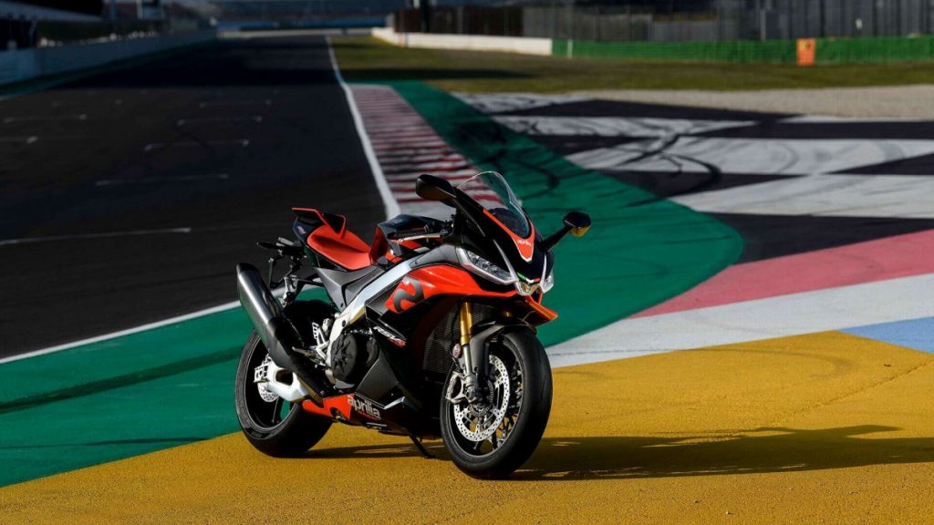 Aprilia RSV4 & Tuono V4 Superbikes